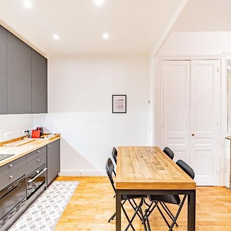 Aapartment With Character Parquet Flooring Fireplace - Charpennes Вильорбан Екстериор снимка