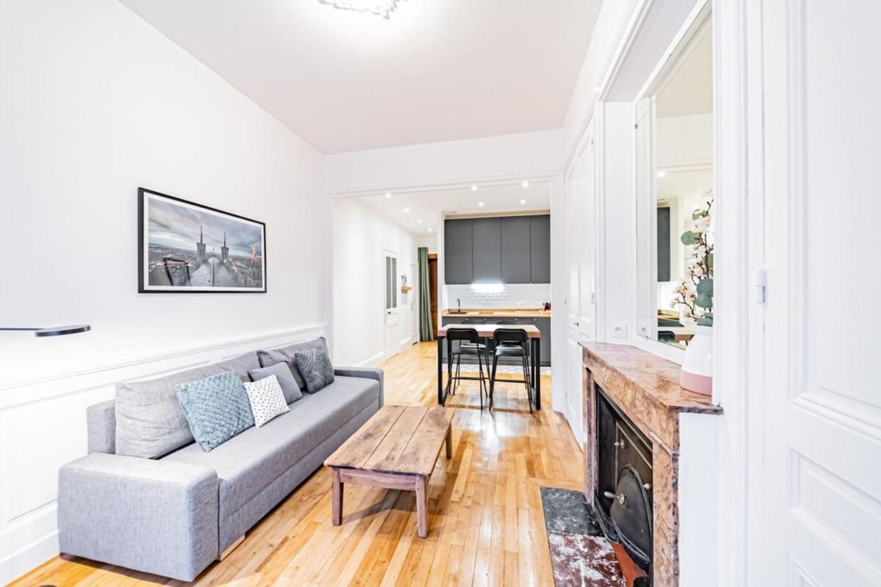 Aapartment With Character Parquet Flooring Fireplace - Charpennes Вильорбан Екстериор снимка
