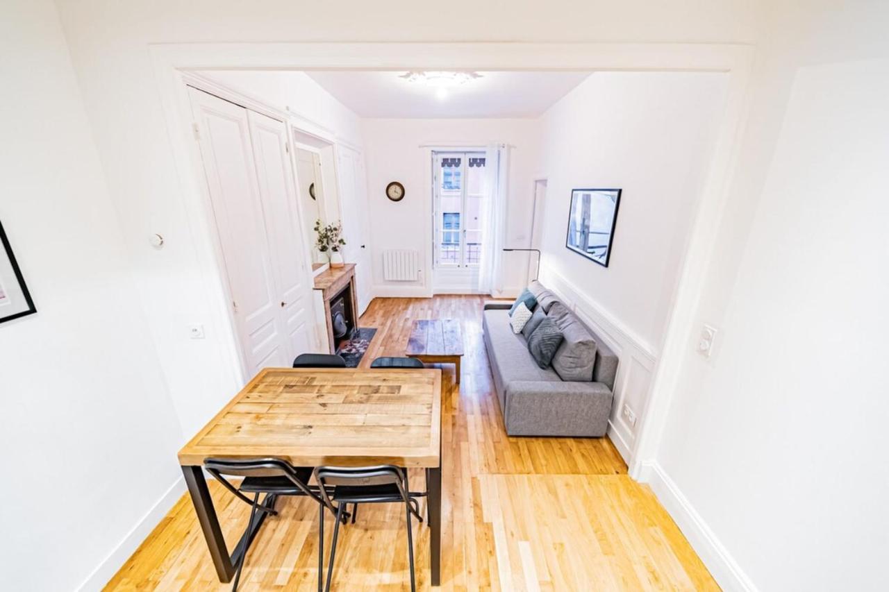 Aapartment With Character Parquet Flooring Fireplace - Charpennes Вильорбан Екстериор снимка