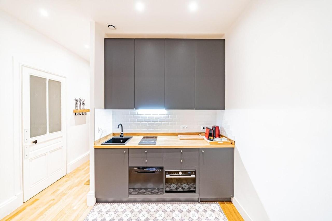 Aapartment With Character Parquet Flooring Fireplace - Charpennes Вильорбан Екстериор снимка